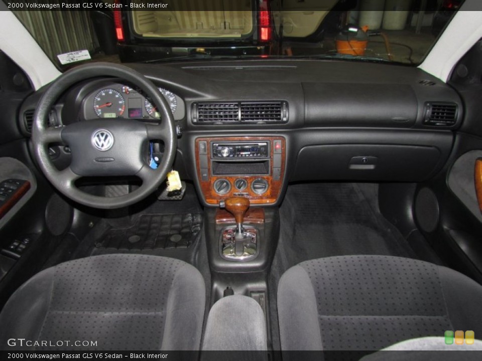 Black Interior Dashboard for the 2000 Volkswagen Passat GLS V6 Sedan #56072852