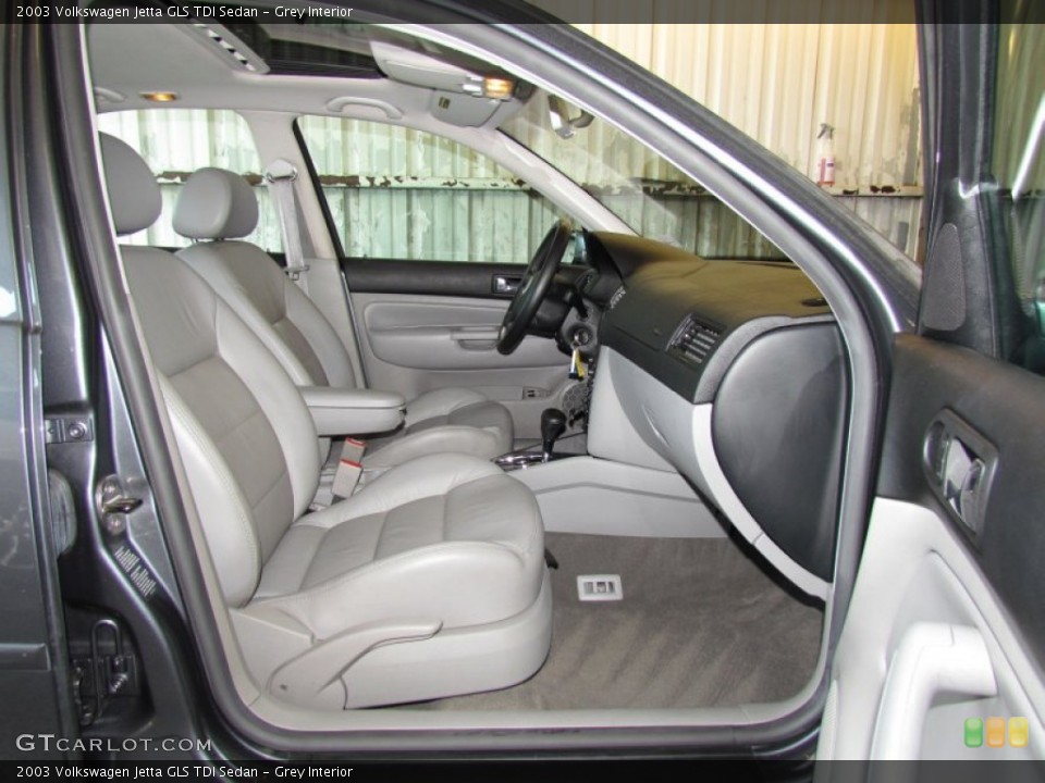 Grey Interior Photo for the 2003 Volkswagen Jetta GLS TDI Sedan #56073623