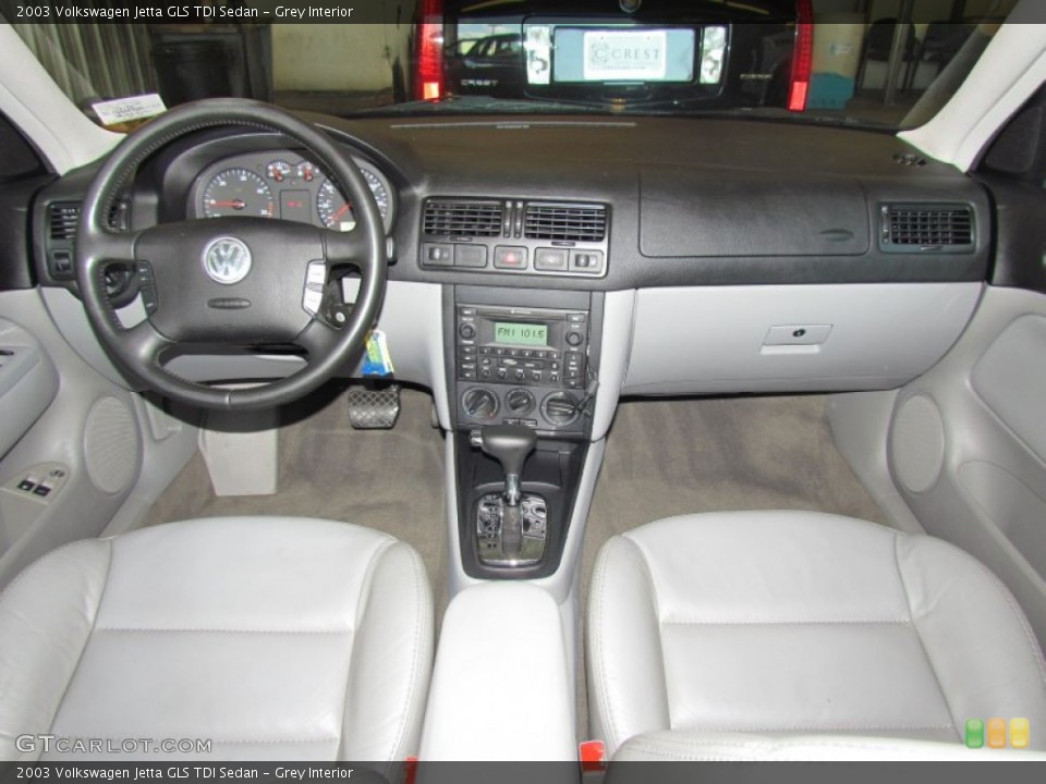 Grey Interior Dashboard for the 2003 Volkswagen Jetta GLS TDI Sedan #56073656