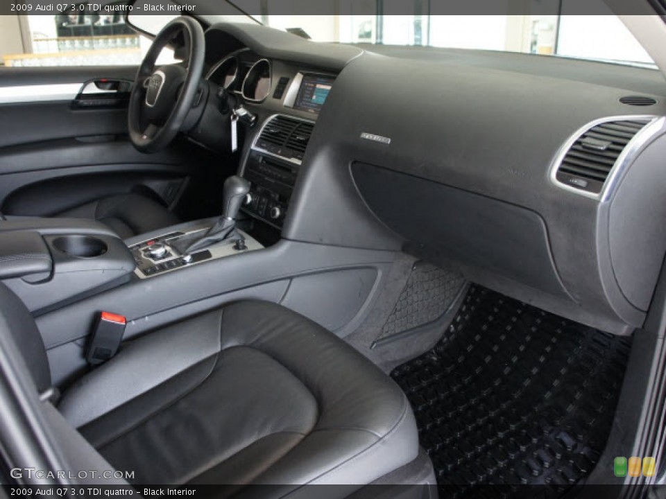 Black Interior Dashboard for the 2009 Audi Q7 3.0 TDI quattro #56095874