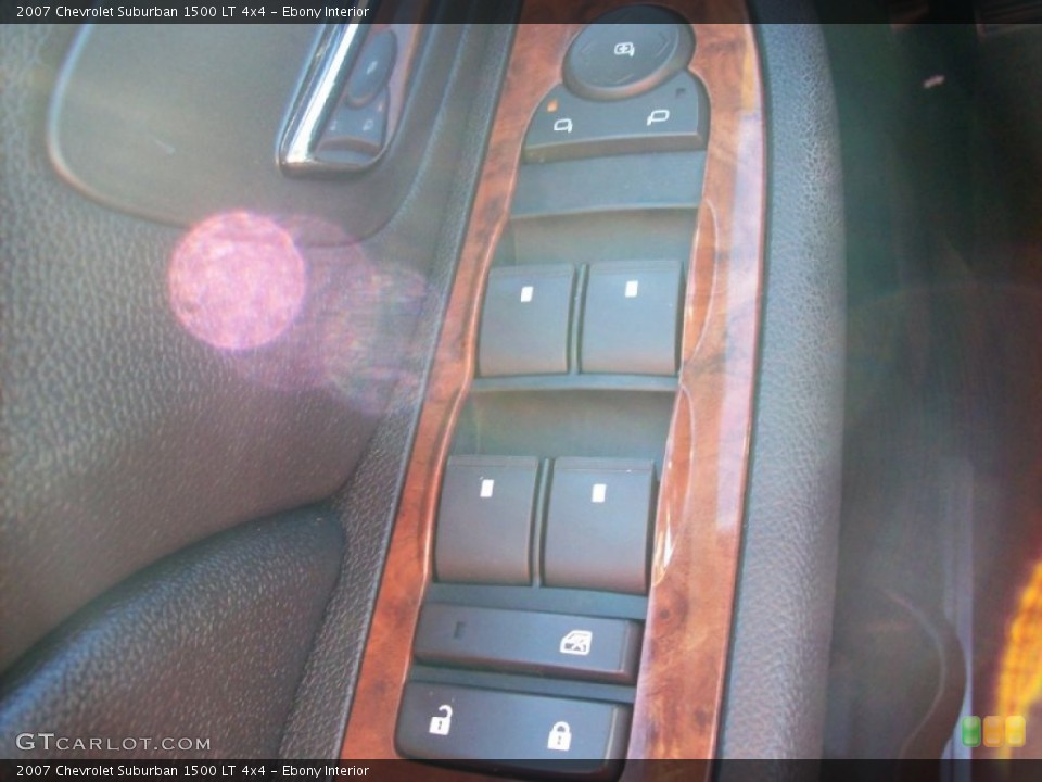 Ebony Interior Controls for the 2007 Chevrolet Suburban 1500 LT 4x4 #56117885