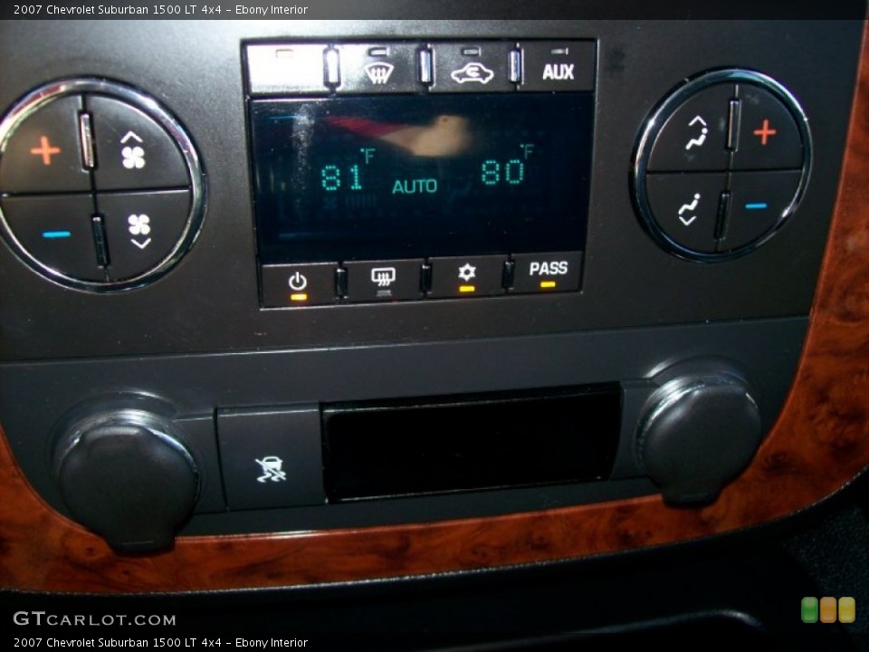 Ebony Interior Controls for the 2007 Chevrolet Suburban 1500 LT 4x4 #56117933