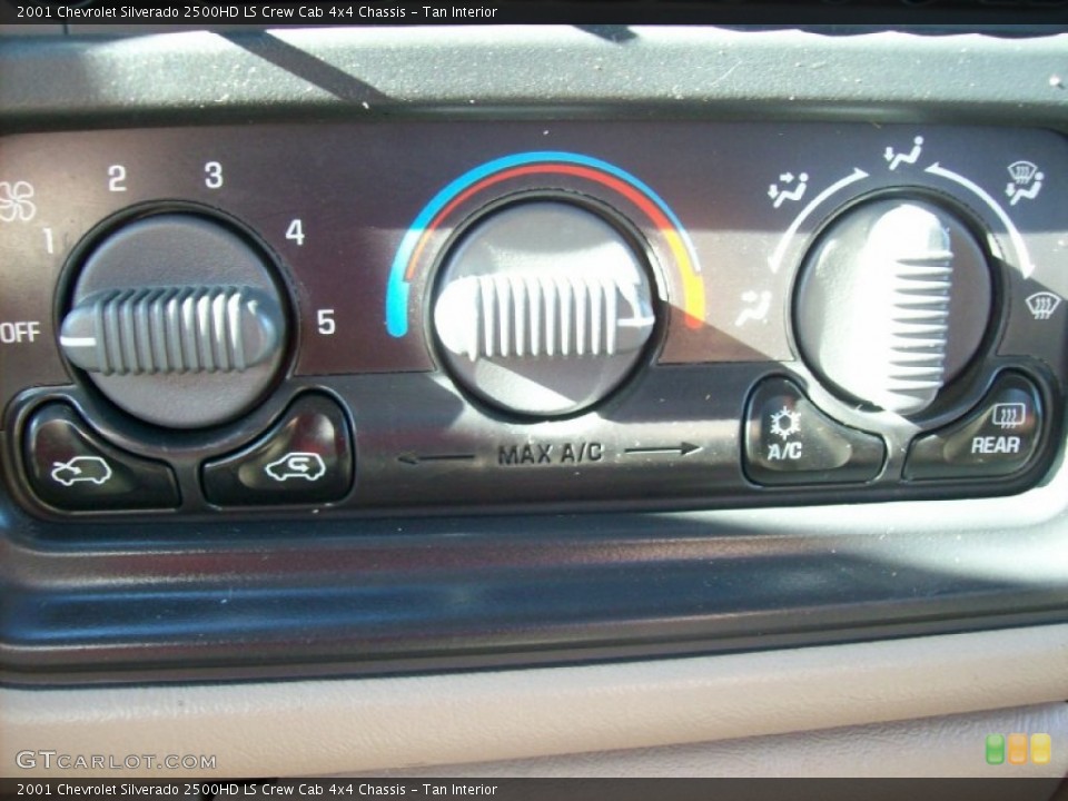 Tan Interior Controls for the 2001 Chevrolet Silverado 2500HD LS Crew Cab 4x4 Chassis #56118203