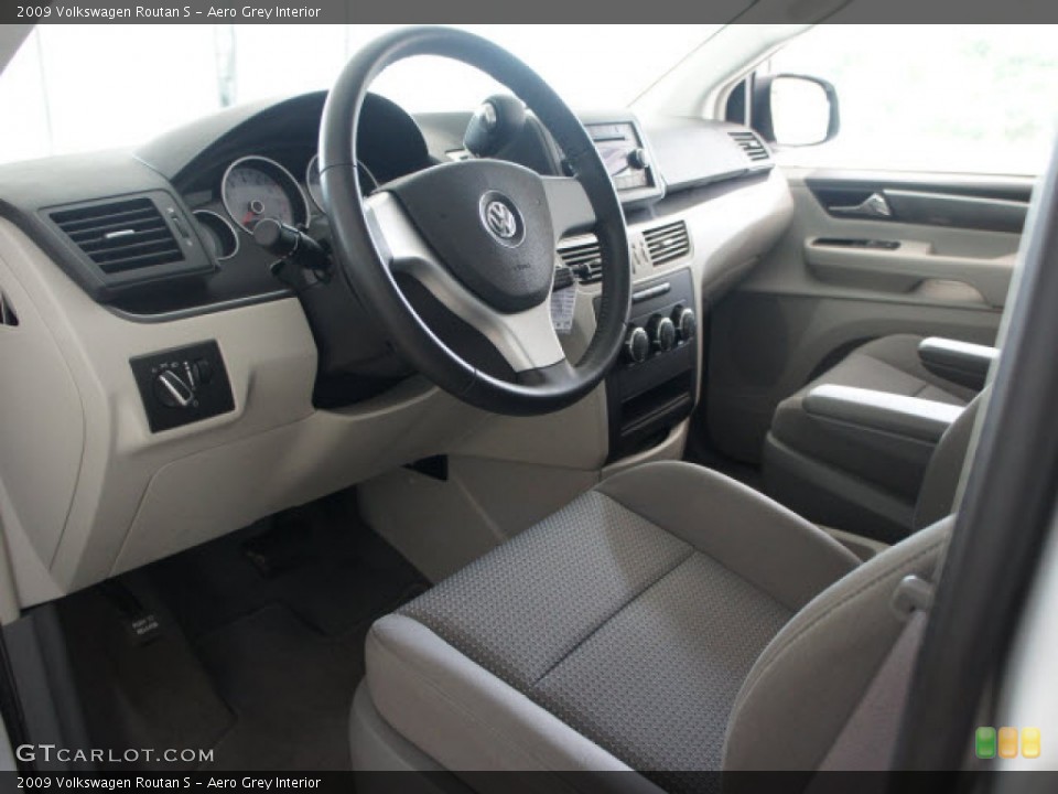 Aero Grey Interior Photo for the 2009 Volkswagen Routan S #56123462