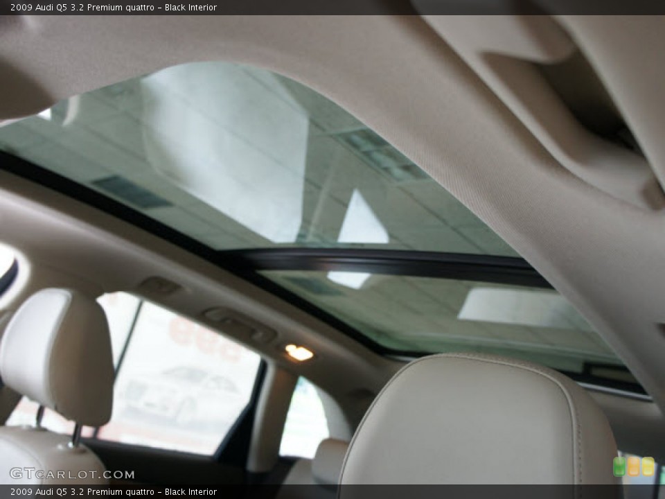 Black Interior Sunroof for the 2009 Audi Q5 3.2 Premium quattro #56131763