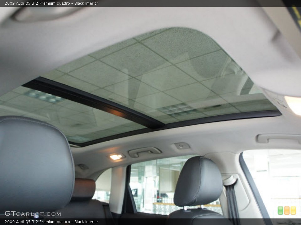 Black Interior Sunroof for the 2009 Audi Q5 3.2 Premium quattro #56131994