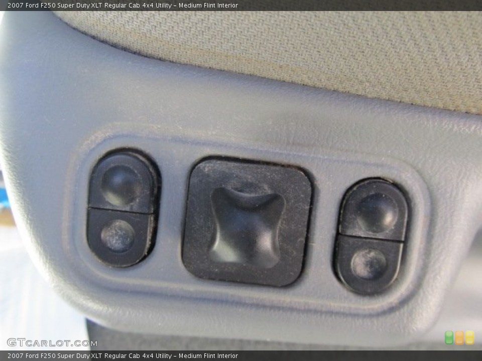 Medium Flint Interior Controls for the 2007 Ford F250 Super Duty XLT Regular Cab 4x4 Utility #56145365
