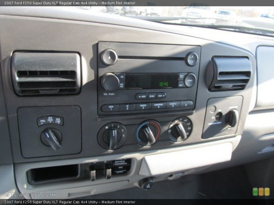 Medium Flint Interior Controls for the 2007 Ford F250 Super Duty XLT Regular Cab 4x4 Utility #56145374