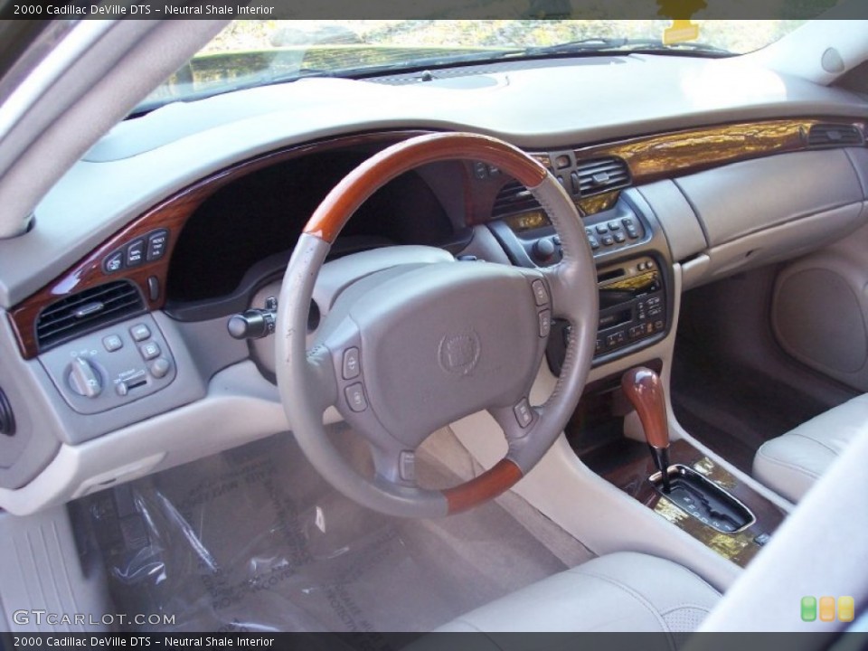 Neutral Shale Interior Dashboard for the 2000 Cadillac DeVille DTS #56151434