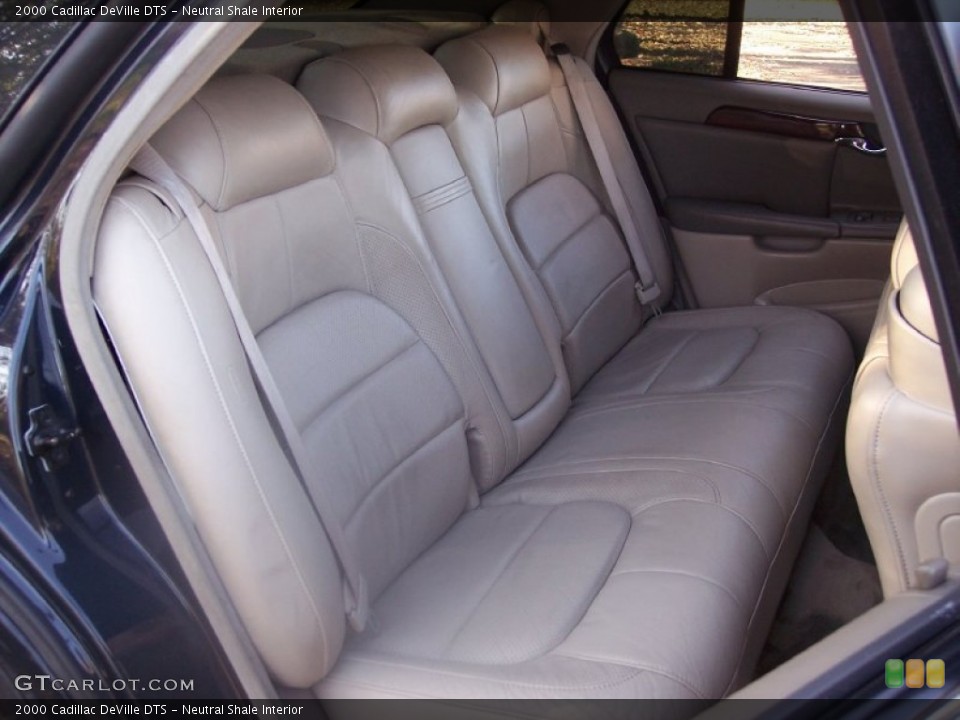 Neutral Shale Interior Photo for the 2000 Cadillac DeVille DTS #56151488