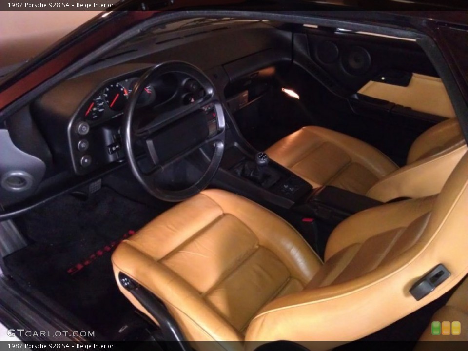 Beige Interior Photo for the 1987 Porsche 928 S4 #56164517