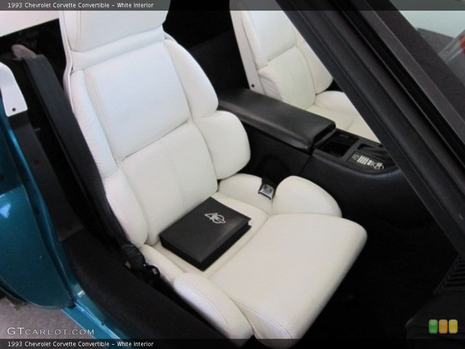 White Interior Photo for the 1993 Chevrolet Corvette Convertible #56167581