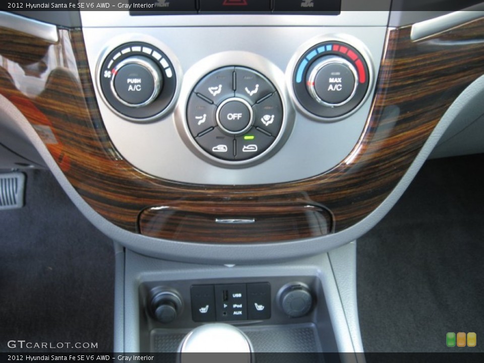 Gray Interior Controls for the 2012 Hyundai Santa Fe SE V6 AWD #56183249