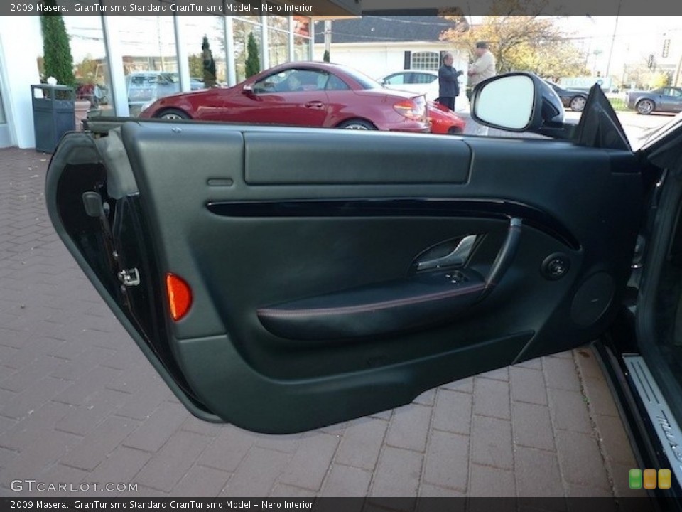 Nero Interior Door Panel for the 2009 Maserati GranTurismo  #56220572