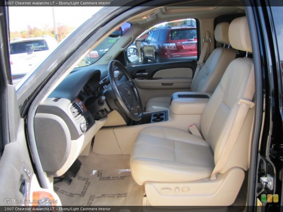 Ebony/Light Cashmere Interior Photo for the 2007 Chevrolet Avalanche LT #56233583