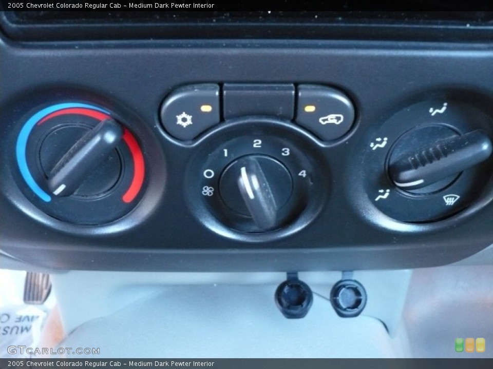 Medium Dark Pewter Interior Controls for the 2005 Chevrolet Colorado Regular Cab #56249963