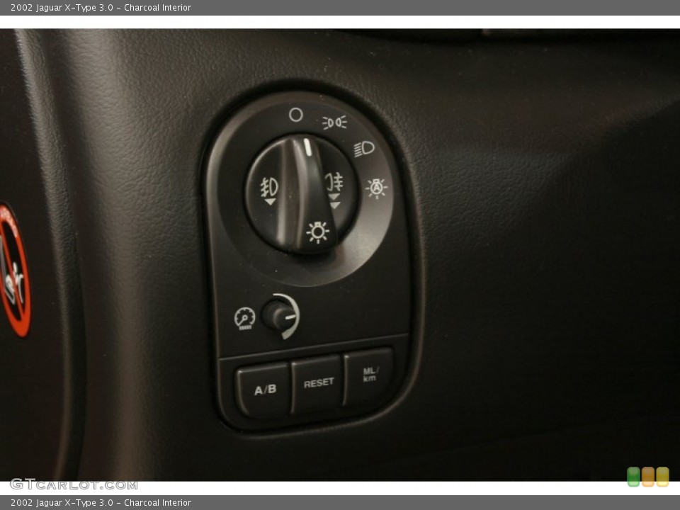 Charcoal Interior Controls for the 2002 Jaguar X-Type 3.0 #56272973