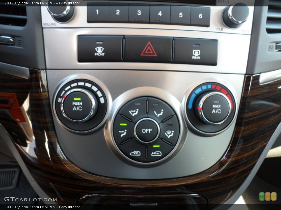 Gray Interior Controls for the 2012 Hyundai Santa Fe SE V6 #56281752
