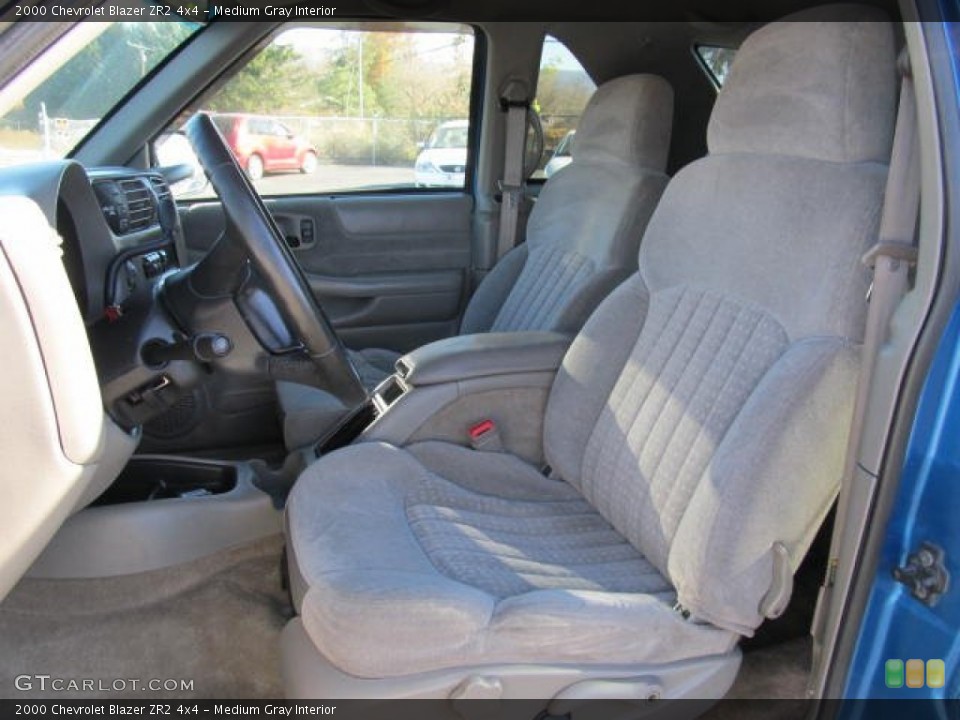 Medium Gray Interior Photo for the 2000 Chevrolet Blazer ZR2 4x4 #56296101