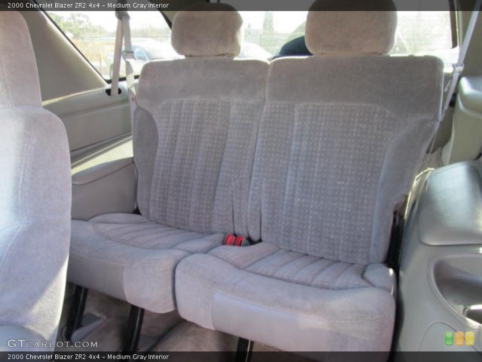 Medium Gray Interior Photo for the 2000 Chevrolet Blazer ZR2 4x4 #56296110