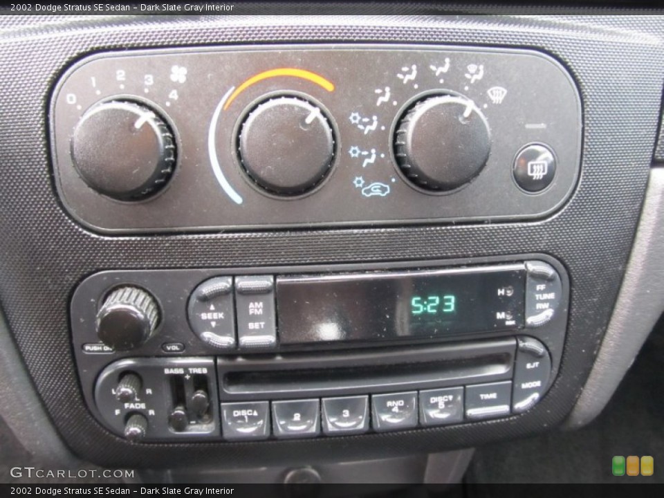 Dark Slate Gray Interior Controls for the 2002 Dodge Stratus SE Sedan #56297058