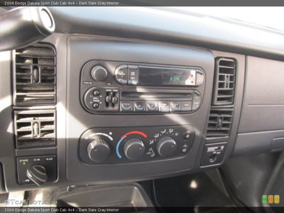 Dark Slate Gray Interior Controls for the 2004 Dodge Dakota Sport Club Cab 4x4 #56306220