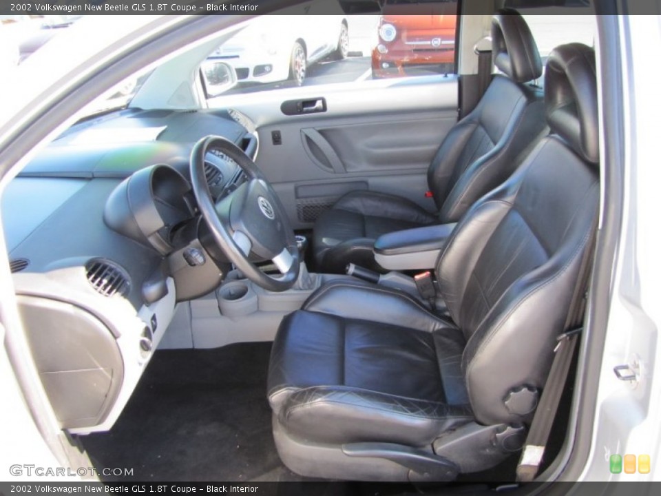 Black Interior Photo for the 2002 Volkswagen New Beetle GLS 1.8T Coupe #56306577