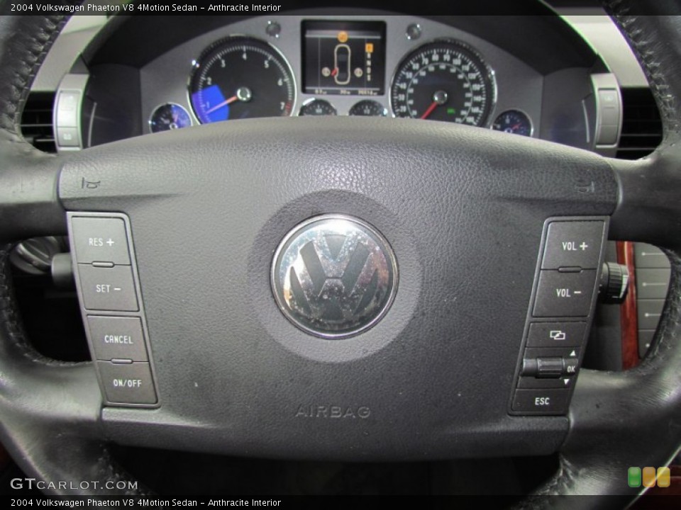 Anthracite Interior Controls for the 2004 Volkswagen Phaeton V8 4Motion Sedan #56331542