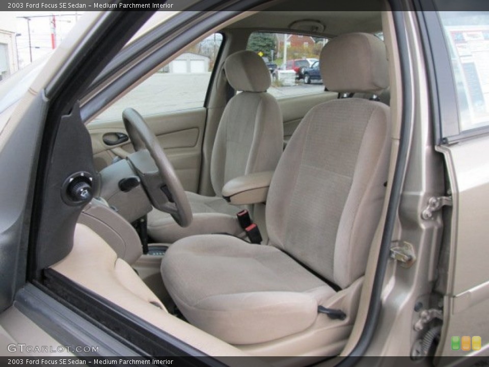 Medium Parchment Interior Photo for the 2003 Ford Focus SE Sedan #56360636