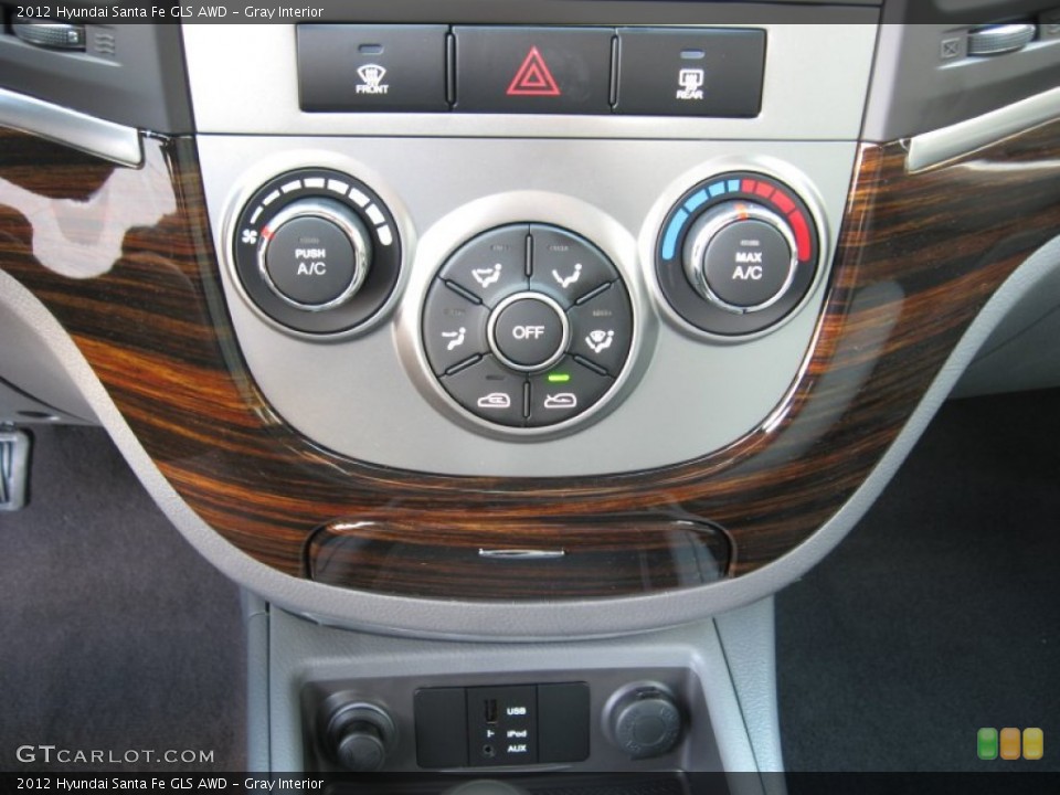 Gray Interior Controls for the 2012 Hyundai Santa Fe GLS AWD #56367556