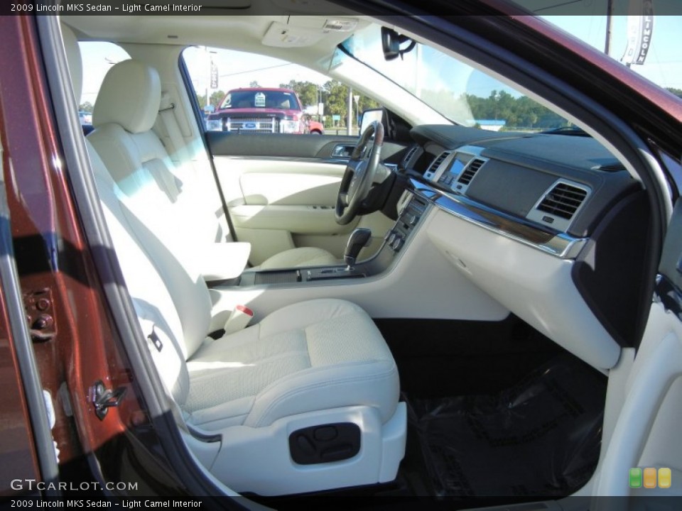 Light Camel Interior Photo for the 2009 Lincoln MKS Sedan #56399002