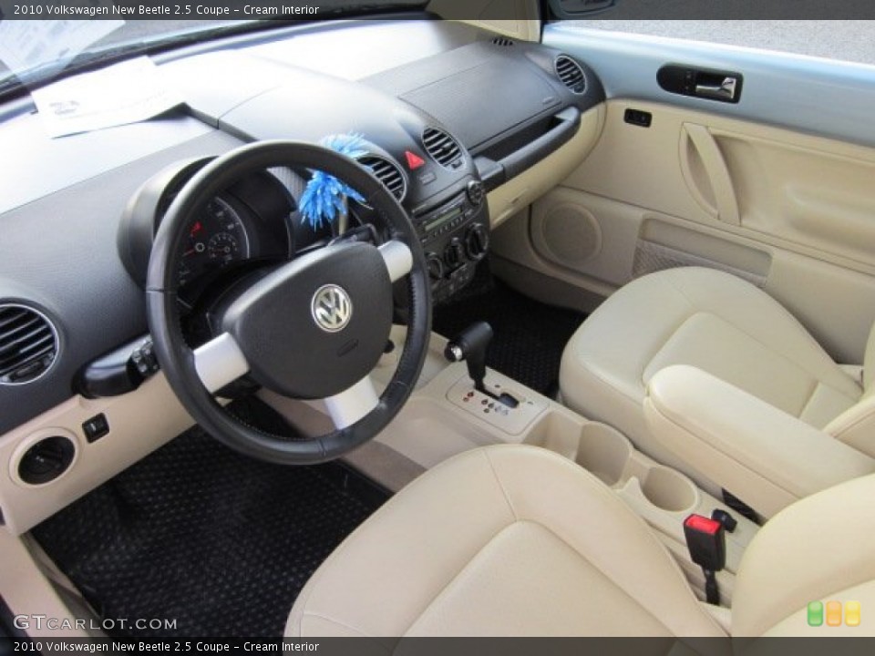 Cream Interior Photo for the 2010 Volkswagen New Beetle 2.5 Coupe #56431330