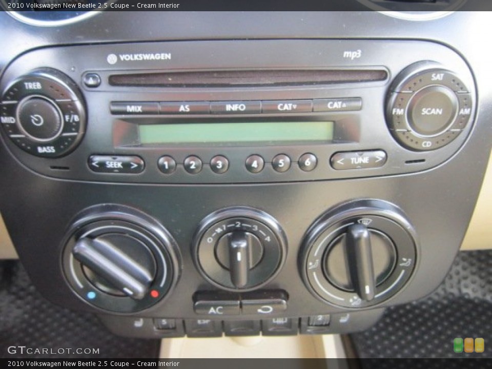 Cream Interior Controls for the 2010 Volkswagen New Beetle 2.5 Coupe #56431348