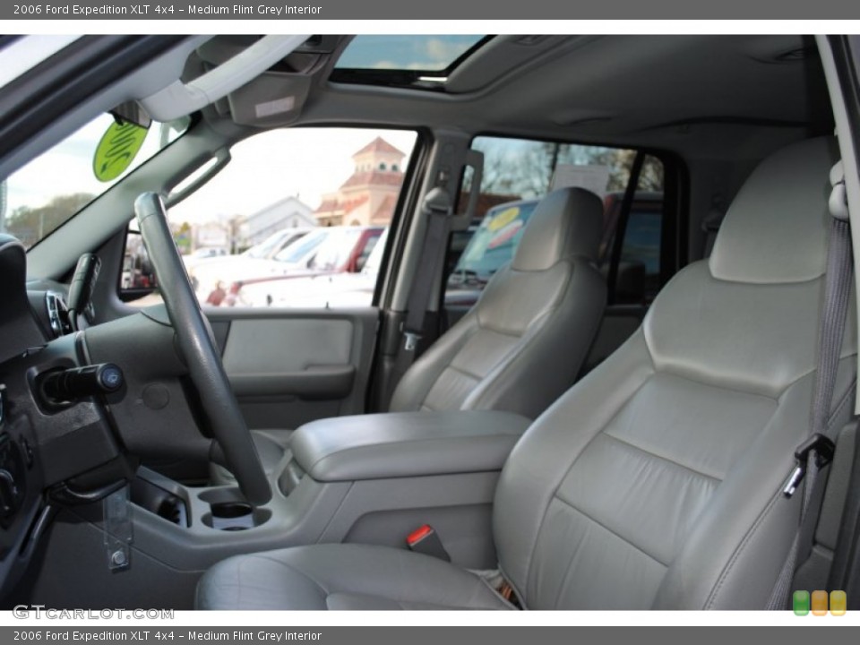 Medium Flint Grey Interior Photo for the 2006 Ford Expedition XLT 4x4 #56434093