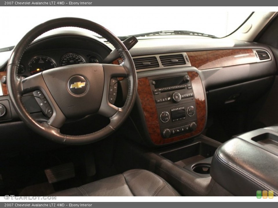 Ebony Interior Dashboard for the 2007 Chevrolet Avalanche LTZ 4WD #56438173