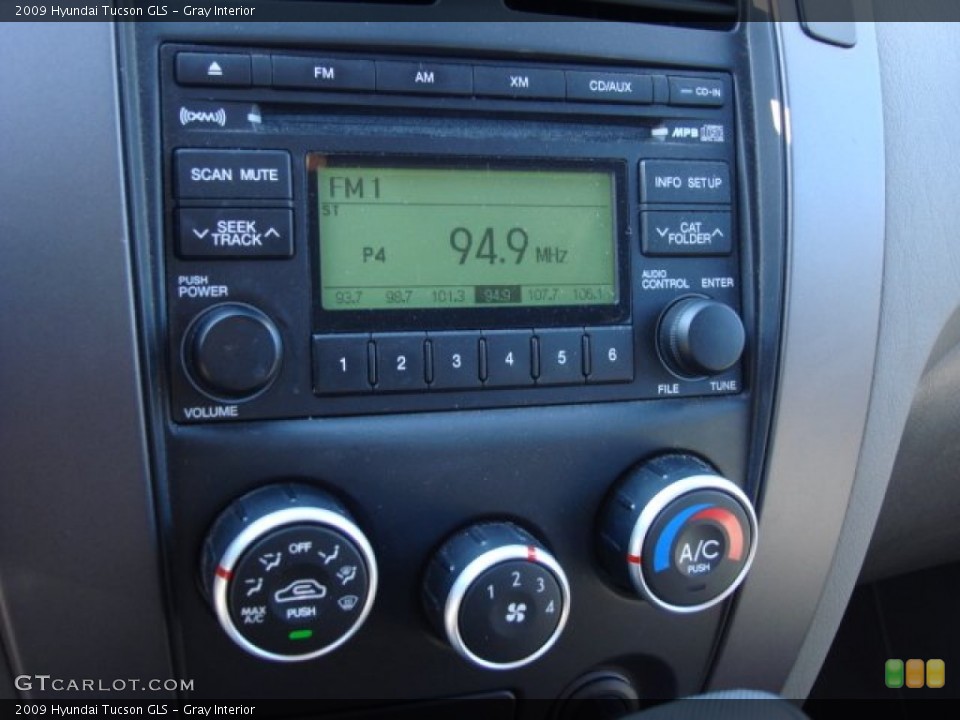 Gray Interior Controls for the 2009 Hyundai Tucson GLS #56447177
