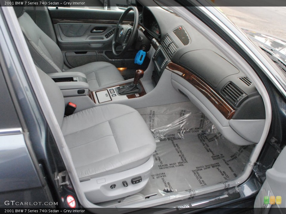 Grey Interior Photo for the 2001 BMW 7 Series 740i Sedan #56464073