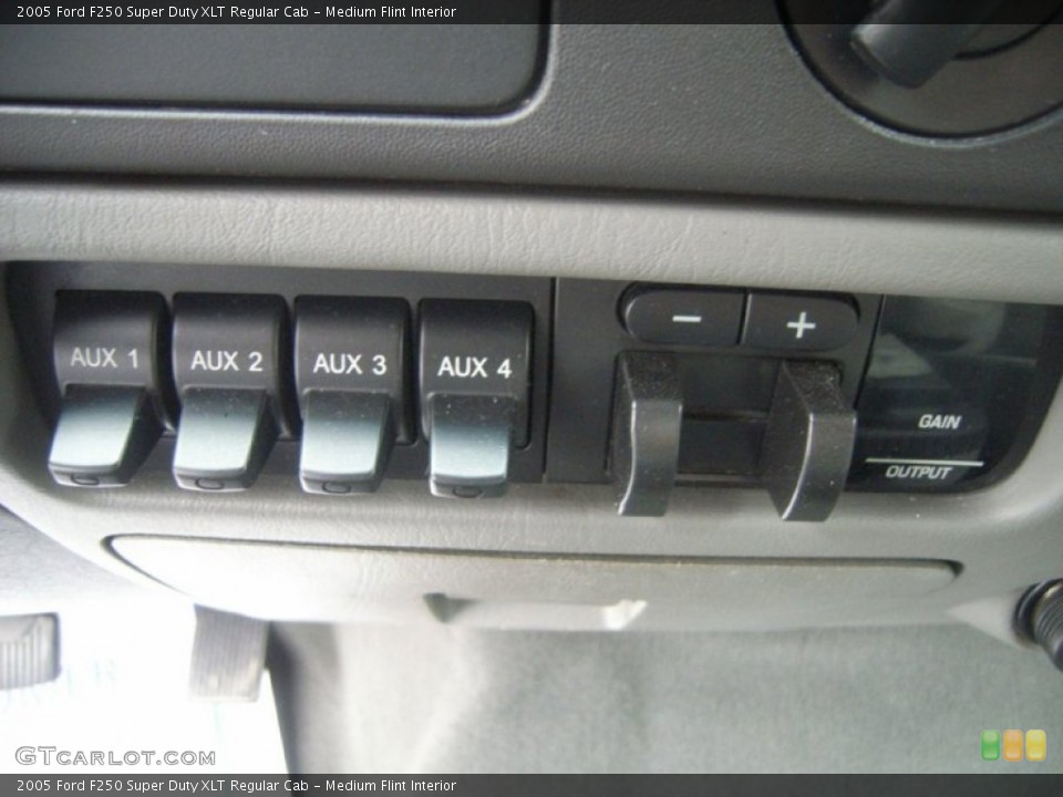 Medium Flint Interior Controls for the 2005 Ford F250 Super Duty XLT Regular Cab #56519332