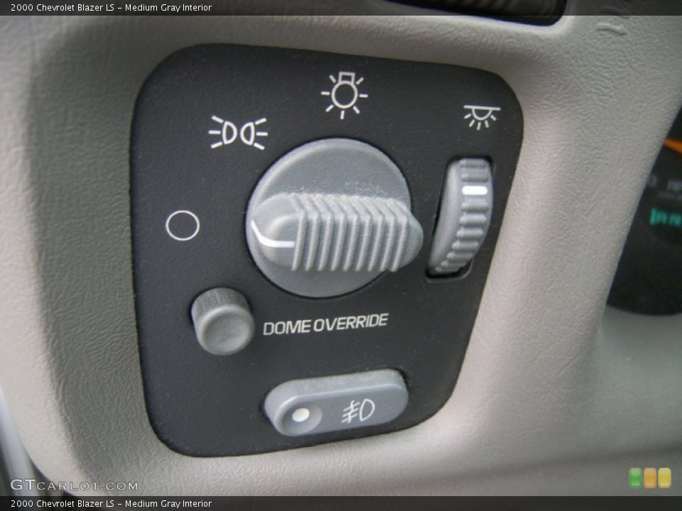Medium Gray Interior Controls for the 2000 Chevrolet Blazer LS #56519577