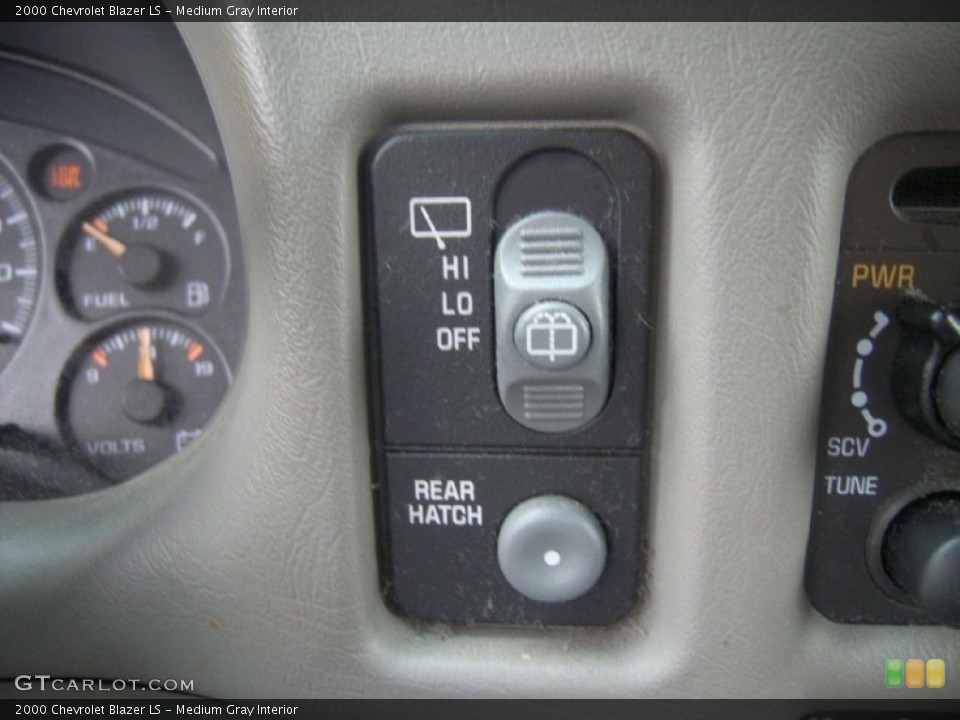 Medium Gray Interior Controls for the 2000 Chevrolet Blazer LS #56519584