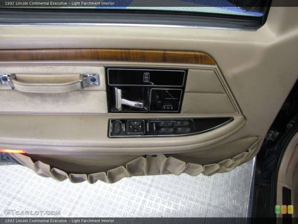 Light Parchment Interior Door Panel for the 1992 Lincoln Continental Executive #56526790
