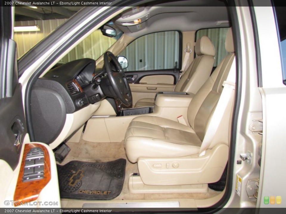 Ebony/Light Cashmere Interior Photo for the 2007 Chevrolet Avalanche LT #56530109