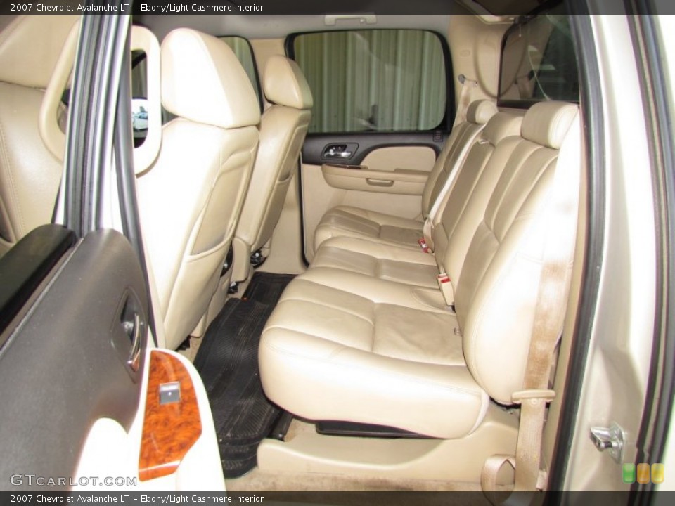 Ebony/Light Cashmere Interior Photo for the 2007 Chevrolet Avalanche LT #56530136