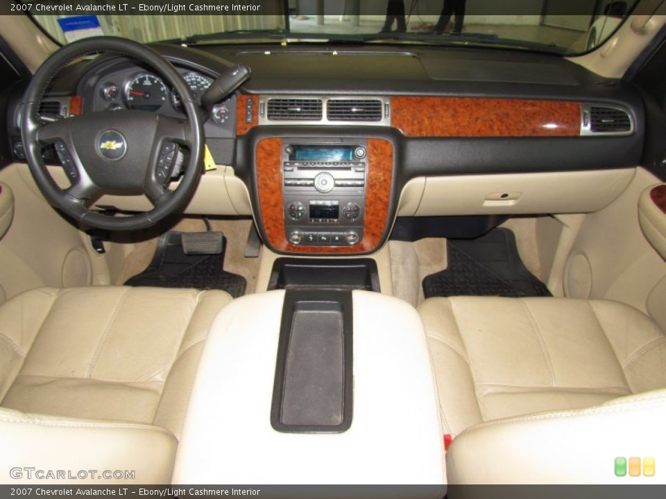 Ebony/Light Cashmere Interior Dashboard for the 2007 Chevrolet Avalanche LT #56530154