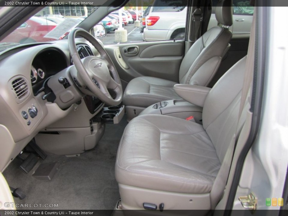 Taupe Interior Photo for the 2002 Chrysler Town & Country LXi #56530620