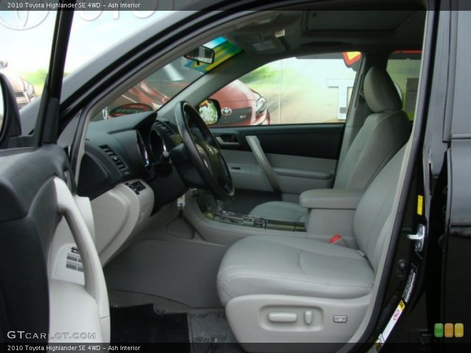 Ash Interior Photo for the 2010 Toyota Highlander SE 4WD #56536024