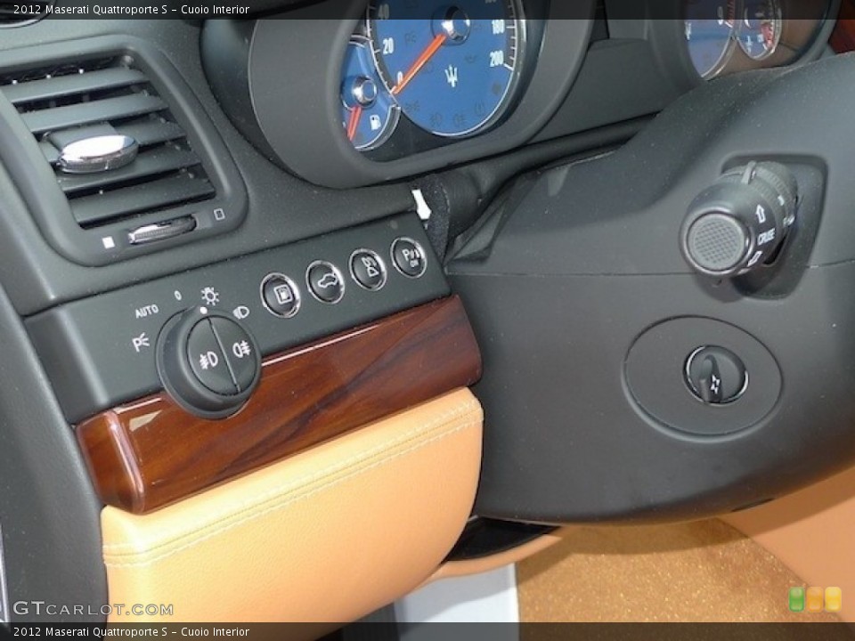 Cuoio Interior Controls for the 2012 Maserati Quattroporte S #56558818