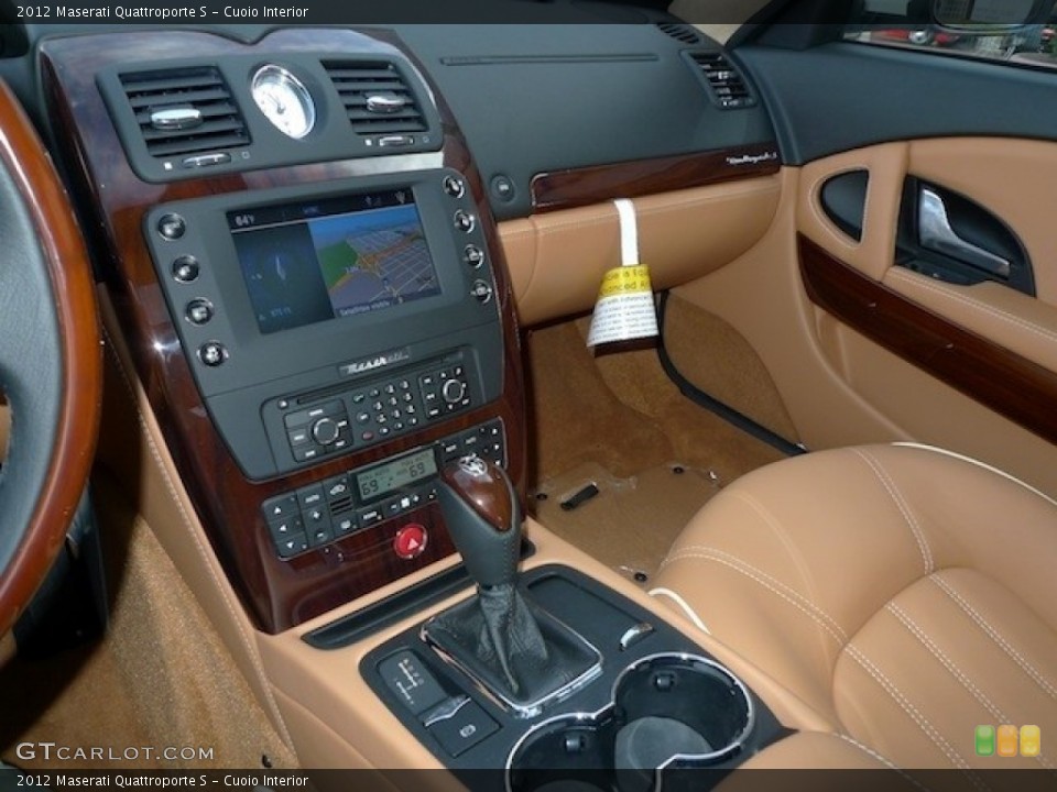 Cuoio Interior Controls for the 2012 Maserati Quattroporte S #56558881