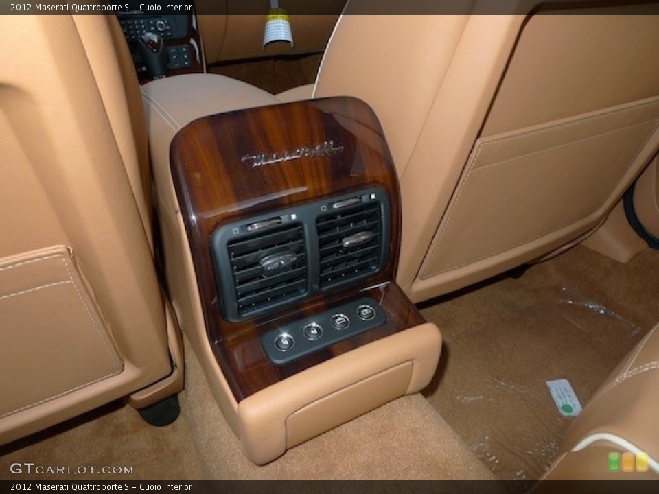 Cuoio Interior Controls for the 2012 Maserati Quattroporte S #56558926