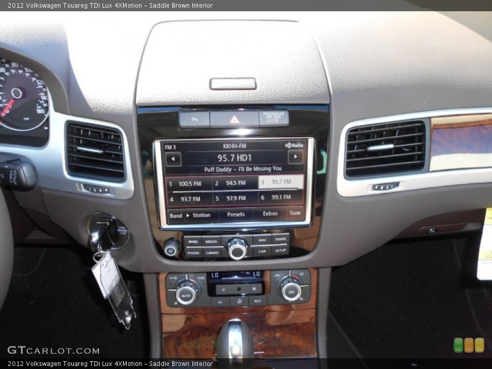 Saddle Brown Interior Dashboard for the 2012 Volkswagen Touareg TDI Lux 4XMotion #56576025